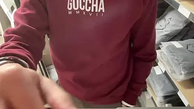 Snapshot of bullyboyy chatting on November 25, 2025, 7:36 pm bullyboyy online show from November 25, 2025, 7:36 pm