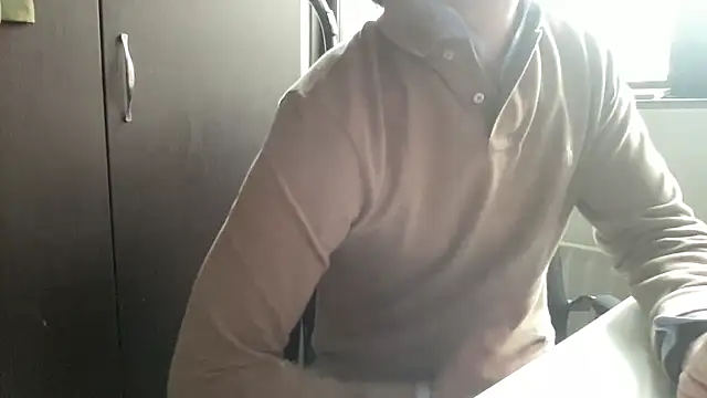 Snapshot of bullyboyy chatting on October 31, 2025, 8:33 am bullyboyy online show from October 31, 2025, 8:33 am