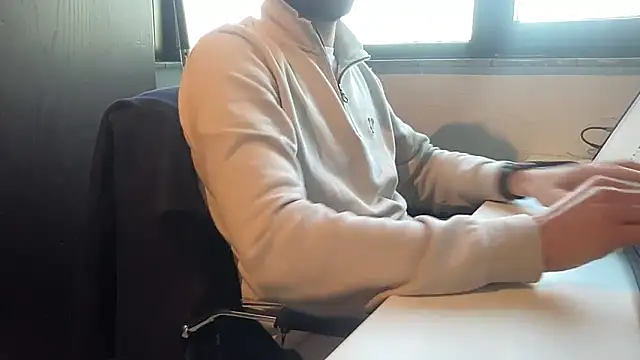 Snapshot of bullyboyy chatting on December 15, 2025, 9:48 am bullyboyy online show from December 15, 2025, 9:48 am