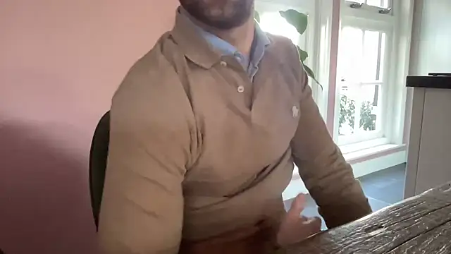 Snapshot of bullyboyy chatting on April 6, 2026, 6:36 am bullyboyy online show from April 6, 2026, 6:36 am