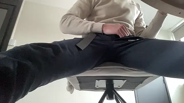 Snapshot of bullyboyy chatting on January 8, 2026, 2:23 pm bullyboyy online show from January 8, 2026, 2:23 pm