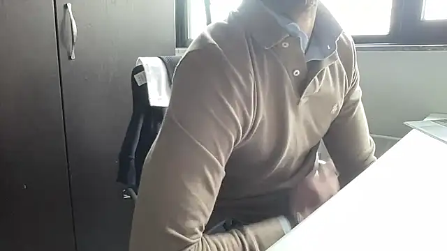 Snapshot of bullyboyy chatting on February 19, 2026, 12:02 pm bullyboyy online show from February 19, 2026, 12:02 pm