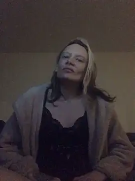 Snapshot of blondey206 chatting on March 12, 2025, 12:20 am blondey206 online show from March 12, 2025, 12:20 am