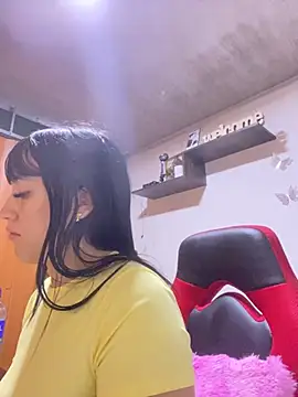 Snapshot of Melody_rousse_ chatting on October 15, 2025, 7:33 pm Melody rousse online show from October 15, 2025, 7:33 pm