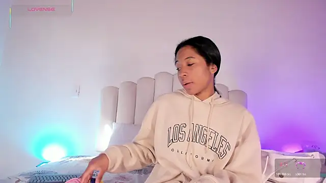 Snapshot of Zaira_Rose_ chatting on November 6, 2025, 1:04 pm Zaira Rose online show from November 6, 2025, 1:04 pm