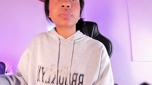 Snapshot of Zaira_Rose_ chatting on October 29, 2025, 1:54 pm Zaira Rose online show from October 29, 2025, 1:54 pm