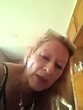 Snapshot of MaryLunna chatting on March 4, 2025, 7:11 pm MaryLunna online show from March 4, 2025, 7:11 pm