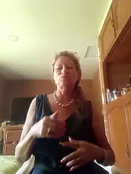 Snapshot of MaryLunna chatting on February 13, 2025, 2:09 pm MaryLunna online show from February 13, 2025, 2:09 pm