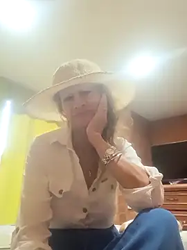 Snapshot of MaryLunna chatting on March 22, 2025, 11:32 am MaryLunna online show from March 22, 2025, 11:32 am