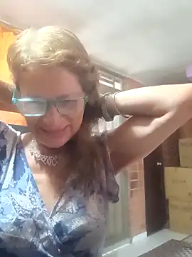Snapshot of MaryLunna chatting on March 16, 2025, 6:44 pm MaryLunna online show from March 16, 2025, 6:44 pm
