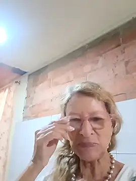 Snapshot of MaryLunna chatting on February 9, 2025, 5:43 pm MaryLunna online show from February 9, 2025, 5:43 pm