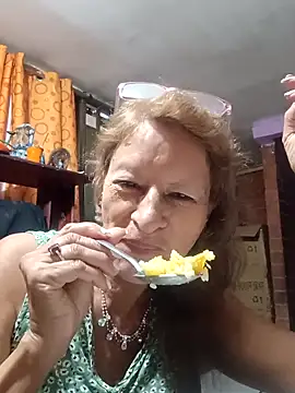 Snapshot of MaryLunna chatting on February 19, 2025, 12:55 pm MaryLunna online show from February 19, 2025, 12:55 pm