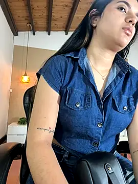 Snapshot of Hadley_ chatting on November 20, 2025, 2:56 am Hadley online show from November 20, 2025, 2:56 am