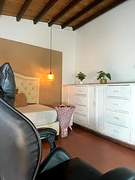 Snapshot of Hadley_ chatting on October 30, 2025, 4:11 am Hadley online show from October 30, 2025, 4:11 am