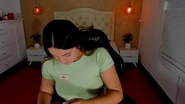 Snapshot of Hadley_ chatting on June 11, 2026, 3:03 am Hadley online show from June 11, 2026, 3:03 am