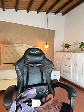 Snapshot of Hadley_ chatting on November 15, 2025, 12:25 am Hadley online show from November 15, 2025, 12:25 am