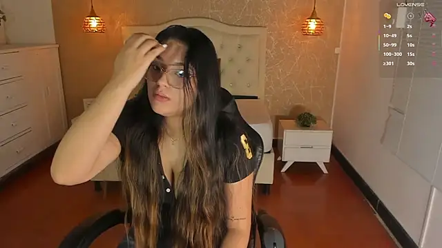 Snapshot of Hadley_ chatting on October 28, 2025, 2:56 am Hadley online show from October 28, 2025, 2:56 am