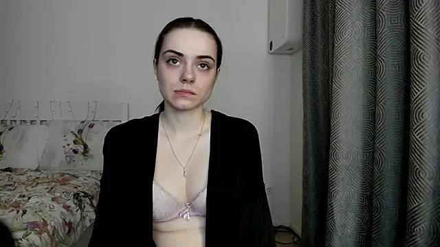 Snapshot of Hustle_Babyy chatting on November 20, 2025, 3:23 pm Hustle Babyy online show from November 20, 2025, 3:23 pm