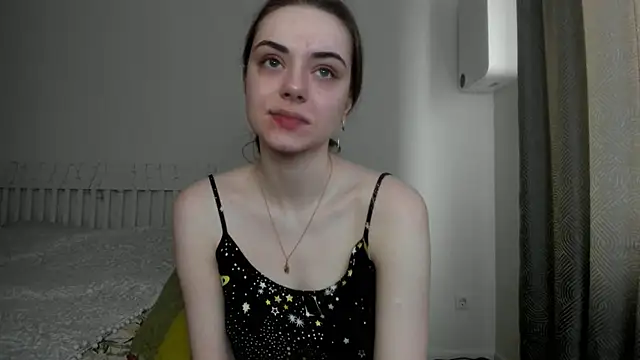 Snapshot of Hustle_Babyy chatting on November 13, 2025, 8:29 am Hustle Babyy online show from November 13, 2025, 8:29 am