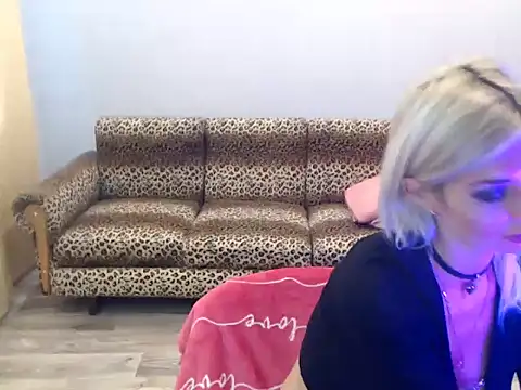 Snapshot of SexyBeatriice chatting on November 12, 2025, 7:12 am SexyBeatriice online show from November 12, 2025, 7:12 am