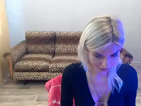 Snapshot of SexyBeatriice chatting on November 7, 2025, 7:24 am SexyBeatriice online show from November 7, 2025, 7:24 am