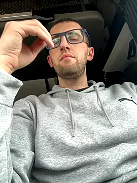 Snapshot of Eriic8888 chatting on November 3, 2025, 12:31 pm Eriic8888 online show from November 3, 2025, 12:31 pm