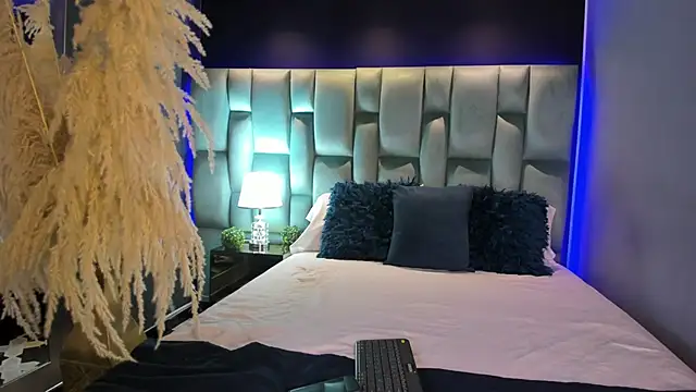 AliDiaz  online show from October 7, 2025, 8:32 pm