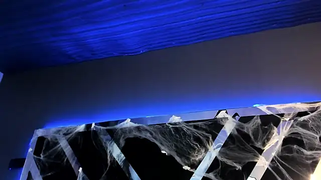 AliDiaz  online show from October 31, 2025, 7:43 pm