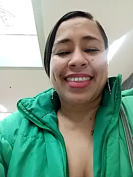 Snapshot of kamila_lovee chatting on November 18, 2025, 7:39 pm kamila lovee online show from November 18, 2025, 7:39 pm