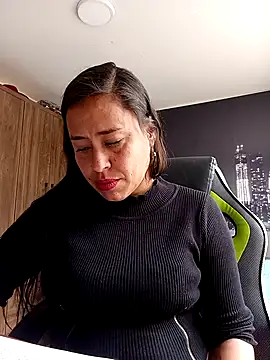 Snapshot of kamila_lovee chatting on October 31, 2025, 4:58 pm kamila lovee online show from October 31, 2025, 4:58 pm