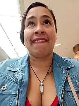 Snapshot of kamila_lovee chatting on October 10, 2025, 8:31 pm kamila lovee online show from October 10, 2025, 8:31 pm