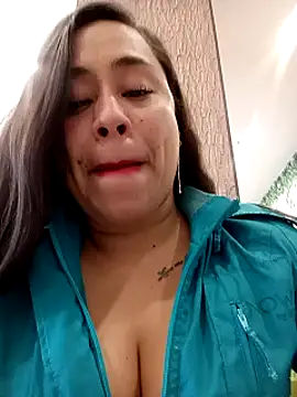 Snapshot of kamila_lovee chatting on November 6, 2025, 7:29 pm kamila lovee online show from November 6, 2025, 7:29 pm