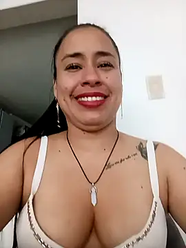 Snapshot of kamila_lovee chatting on October 7, 2025, 8:32 pm kamila lovee online show from October 7, 2025, 8:32 pm