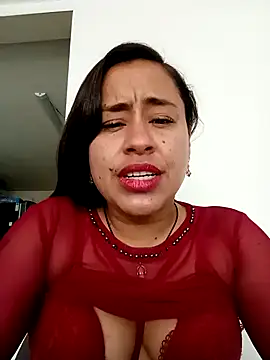 Snapshot of kamila_lovee chatting on October 15, 2025, 7:33 pm kamila lovee online show from October 15, 2025, 7:33 pm