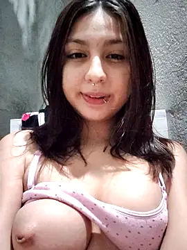 Snapshot of Maiden-Hot chatting on June 14, 2026, 6:25 am Maiden-Hot online show from June 14, 2026, 6:25 am