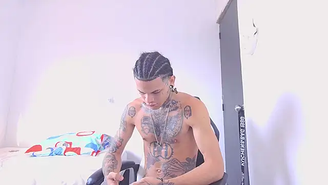 hot man05 online show from February 5, 2026, 2:02 pm