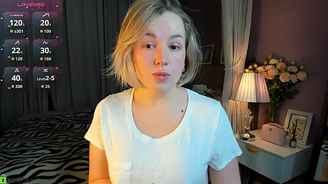 Nikki Kai online show from October 13, 2025, 1:07 am