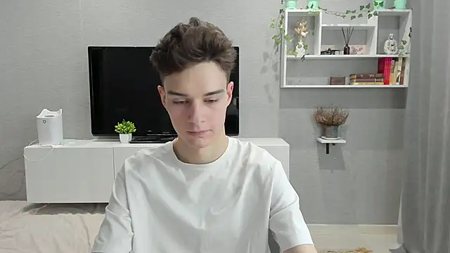 avegothy- online show from February 3, 2025, 11:42 am