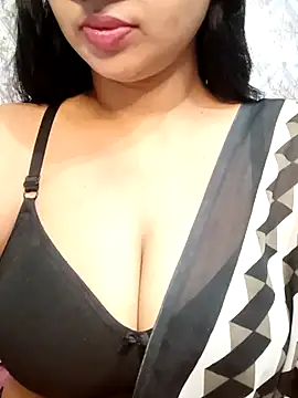 Sweety4u97 online show from October 26, 2025, 3:51 am