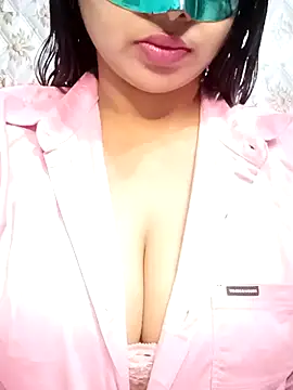 Sweety4u97 online show from November 10, 2025, 3:44 am