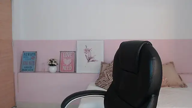 Snapshot of brendathompson_ chatting on October 12, 2025, 2:35 am brendathompson online show from October 12, 2025, 2:35 am