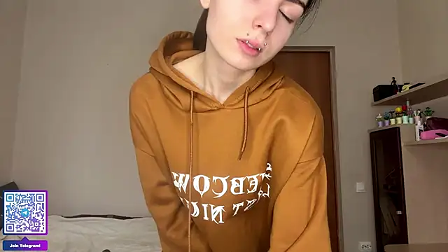 Snapshot of ErlinaBuoy chatting on March 22, 2026, 5:21 am ErlinaBuoy online show from March 22, 2026, 5:21 am