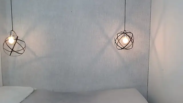 Liiamthompson online show from March 21, 2025, 11:22 am