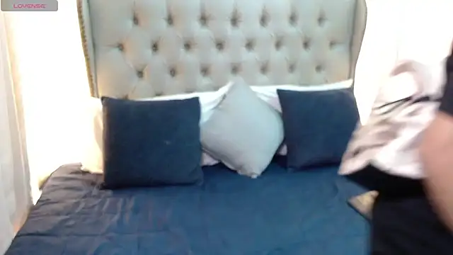 Liiamthompson online show from July 16, 2026, 12:29 am