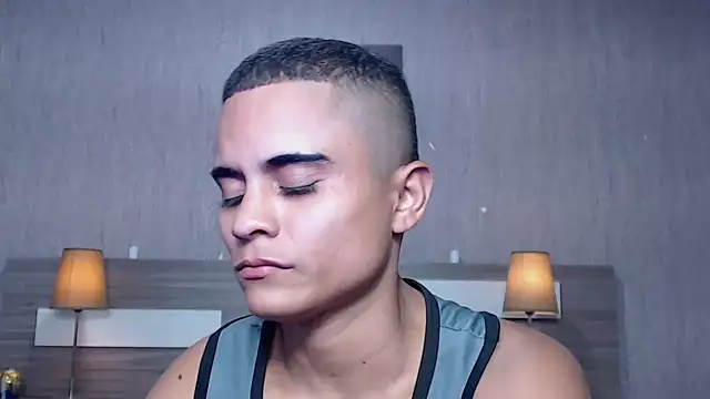 Liiamthompson online show from September 14, 2025, 12:05 pm