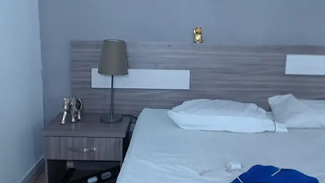 Liiamthompson online show from September 29, 2025, 10:48 pm