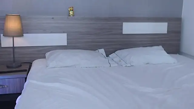 Liiamthompson online show from September 26, 2025, 11:28 am