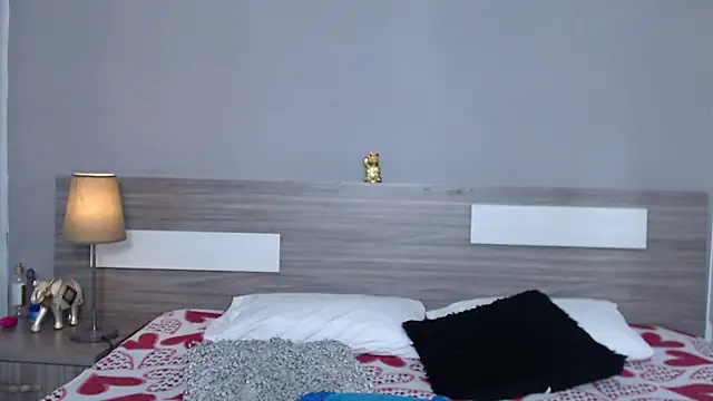 Liiamthompson online show from October 19, 2025, 11:02 am