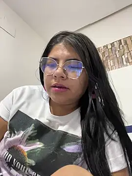 Snapshot of viccky_vick chatting on February 5, 2025, 10:22 pm viccky vick online show from February 5, 2025, 10:22 pm