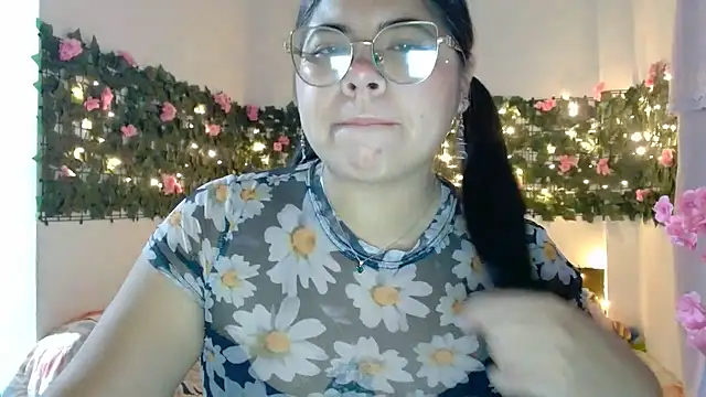 Snapshot of viccky_vick chatting on November 19, 2025, 1:27 am viccky vick online show from November 19, 2025, 1:27 am